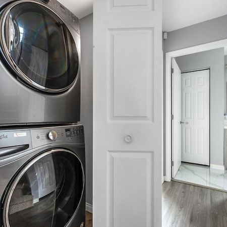Stylish Dual Bedroom Suite In Van West Vancouver Bagian luar foto