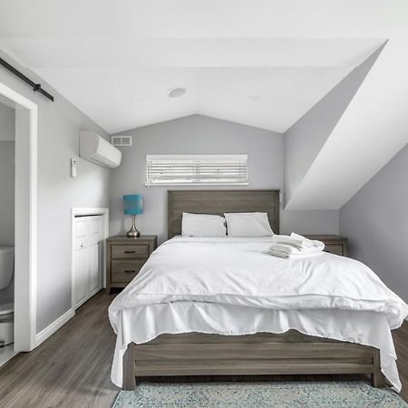 Stylish Dual Bedroom Suite In Van West Vancouver Bagian luar foto