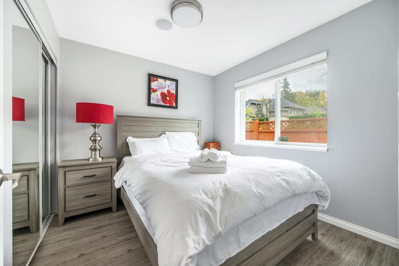 Stylish Dual Bedroom Suite In Van West Vancouver Bagian luar foto