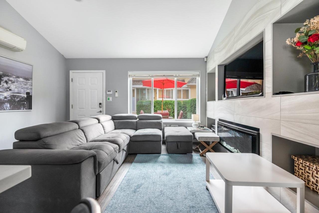 Stylish Dual Bedroom Suite In Van West Vancouver Bagian luar foto