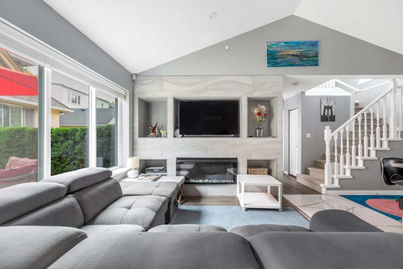 Stylish Dual Bedroom Suite In Van West Vancouver Bagian luar foto