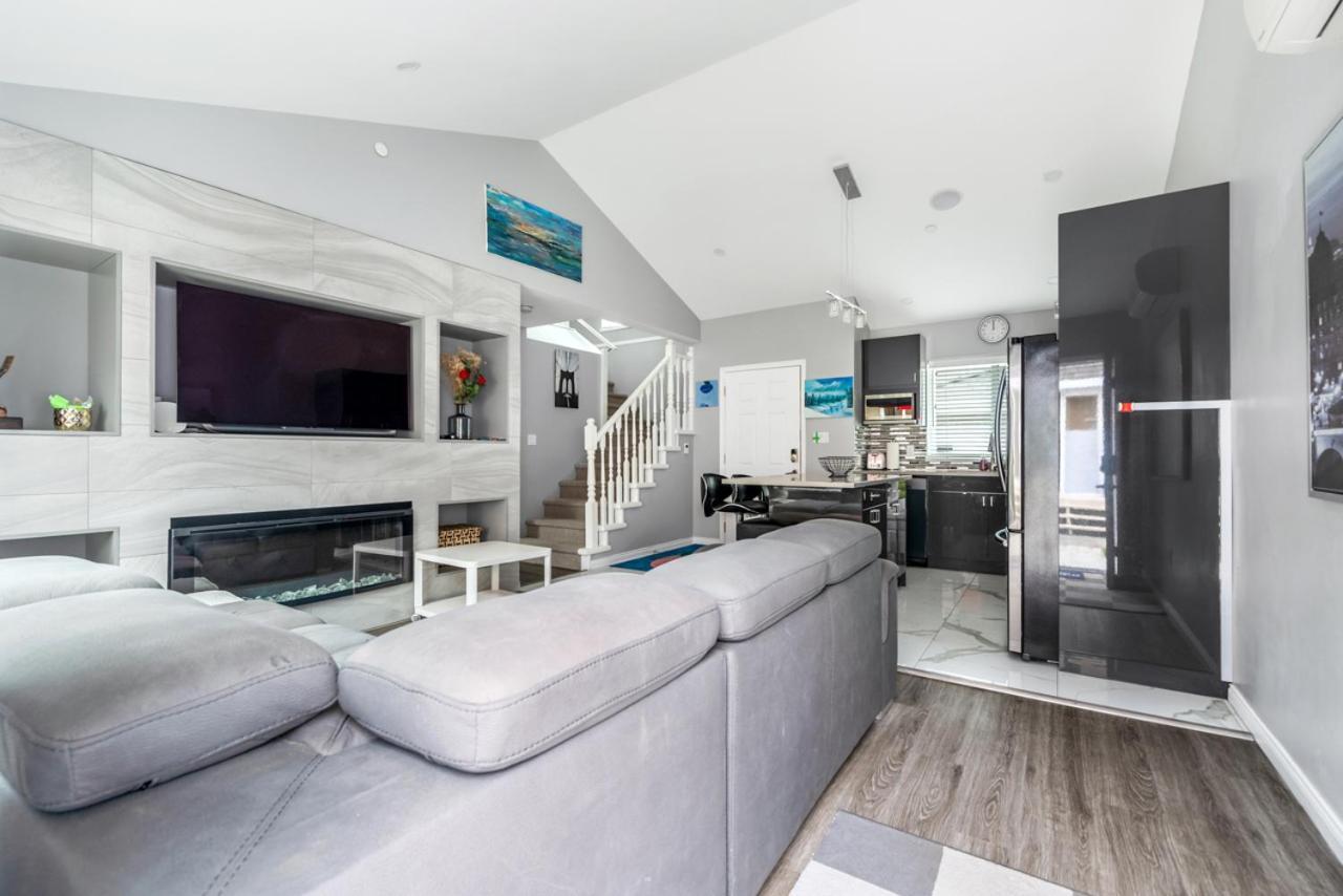 Stylish Dual Bedroom Suite In Van West Vancouver Bagian luar foto
